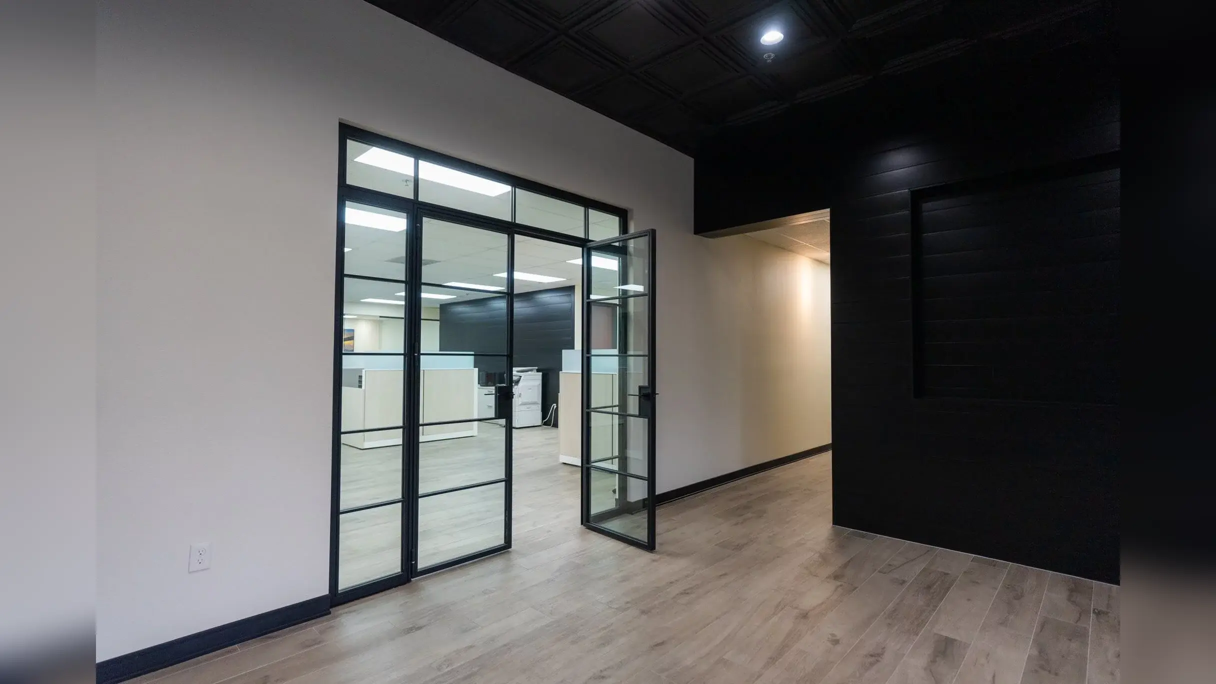 Steel Partition – Swing