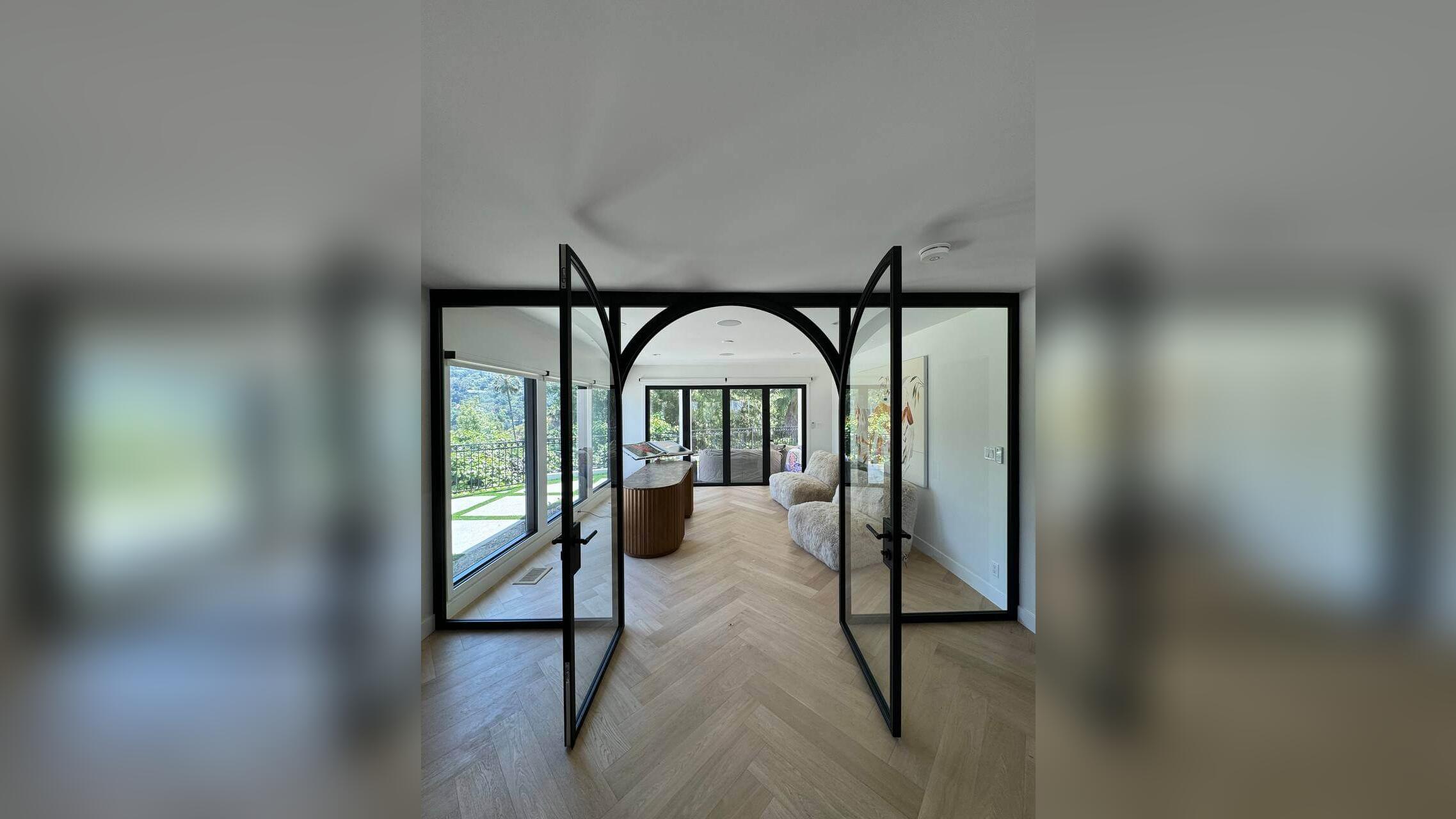 Steel Partition – Swing