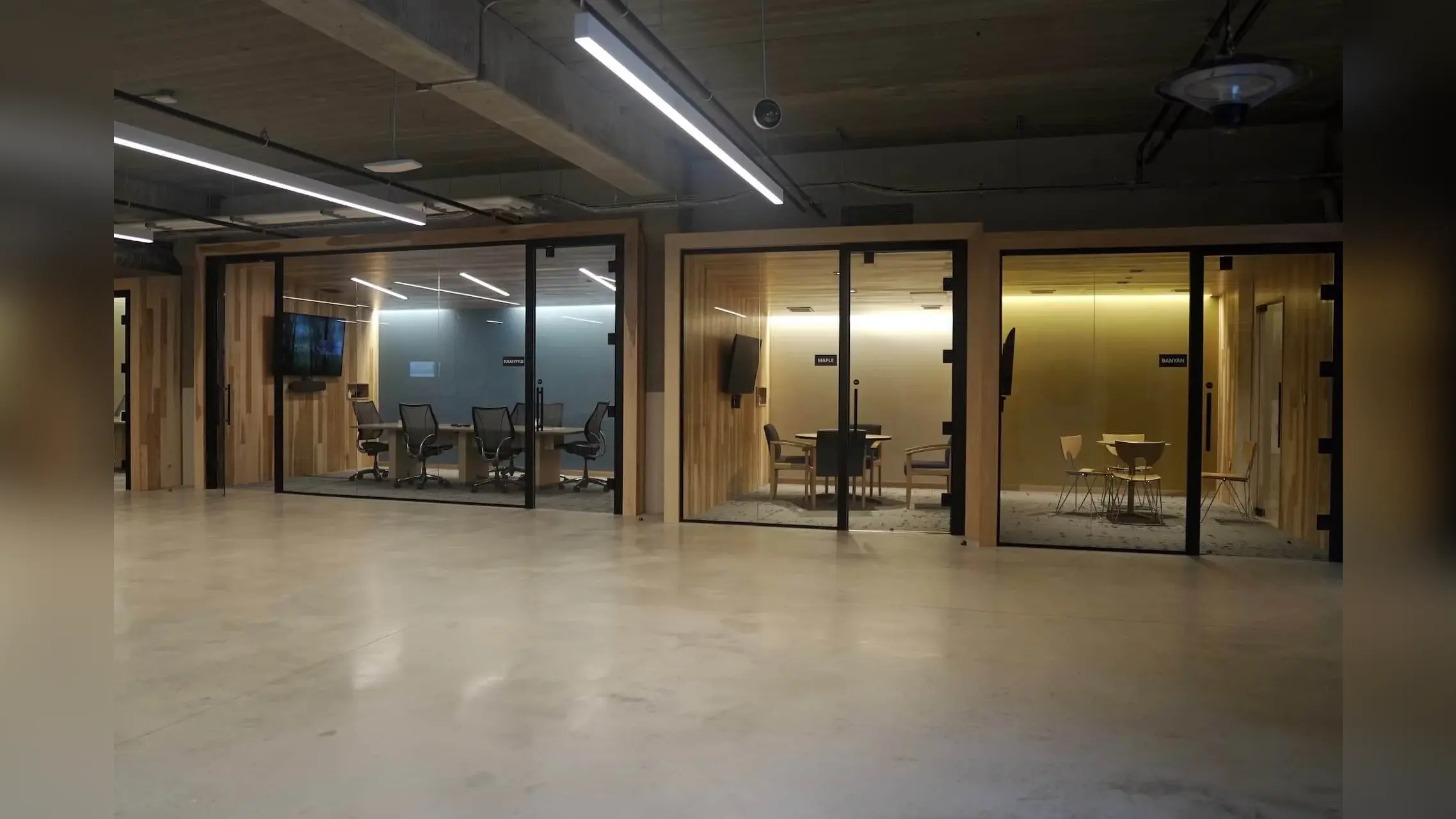 Steel Partitions – Swing