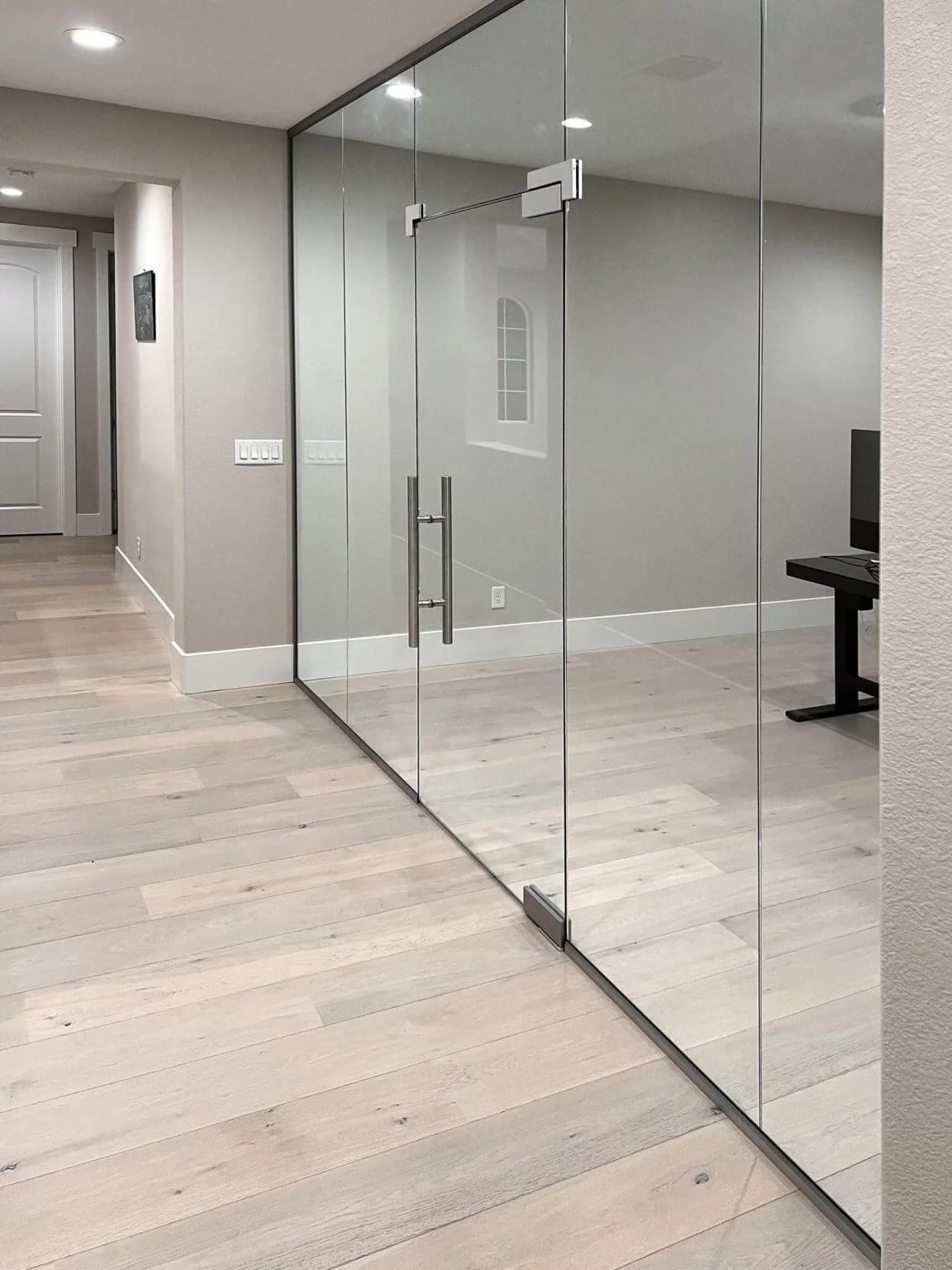 Frameless Partitions – Swing Doors