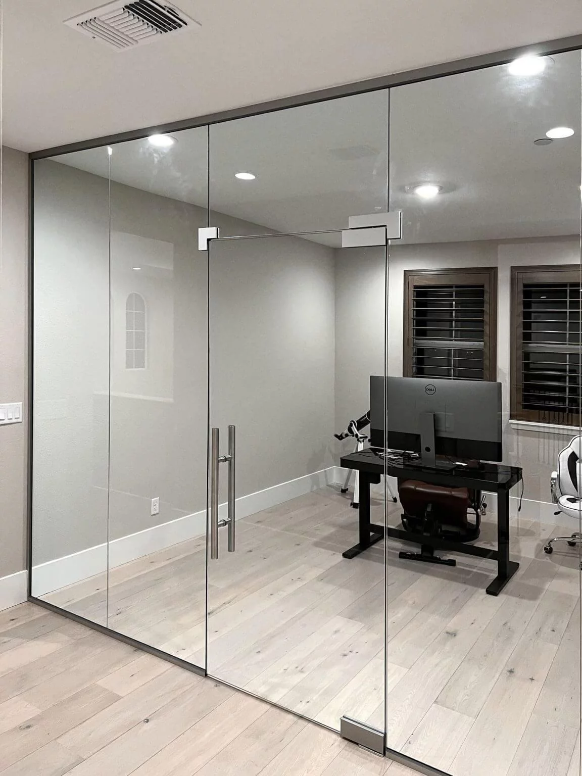 Frameless Partitions – Swing Doors